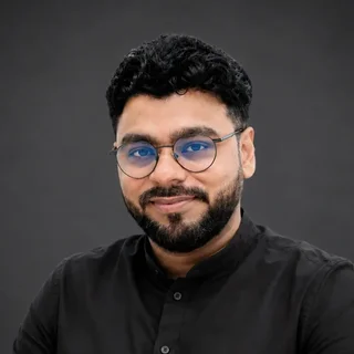 Manthan Ruparelia, Chartered Accountant – Finance & Tax